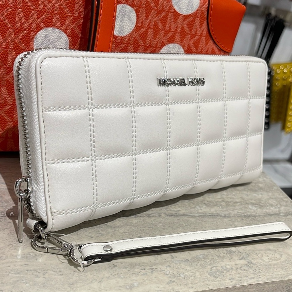 MICHAEL KORS Continental Wristlet Phone Case Wallet
Optic White
NWT